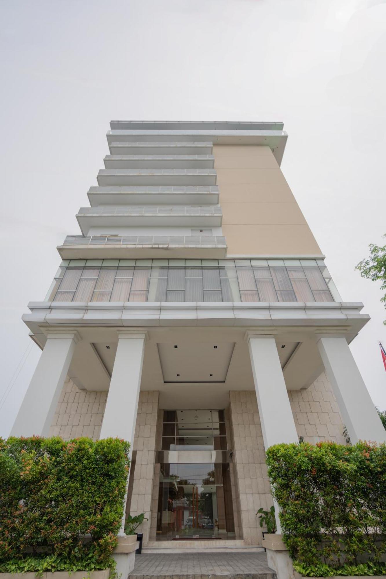 The Capital Hotel Surabaya Dış mekan fotoğraf