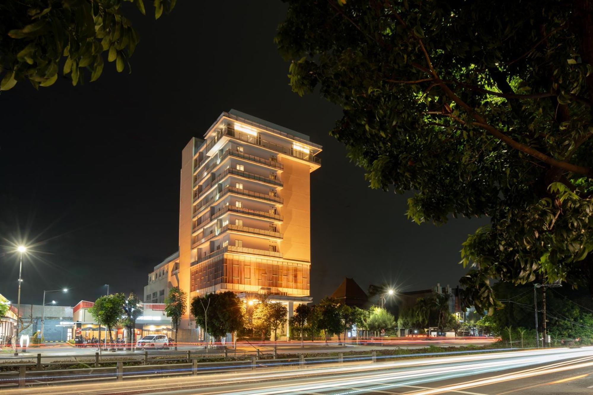 The Capital Hotel Surabaya Dış mekan fotoğraf